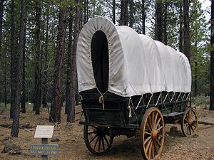 SAMOCHODY NA WESOŁO - 300px-Covered_wagon_at_the_High_Desert_Museum_Outside.jpg