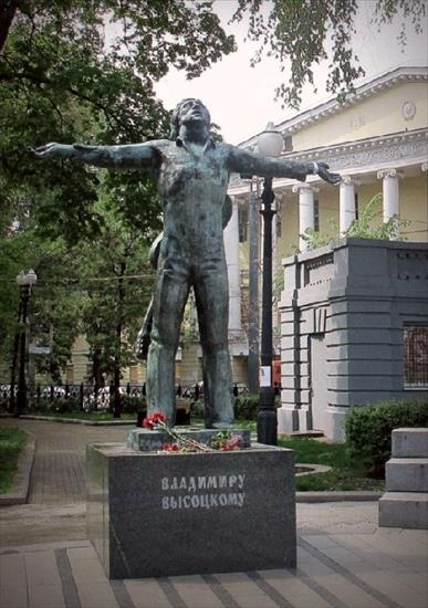 Moskwa - pomnik W,Wysockiego Moskwa.jpg