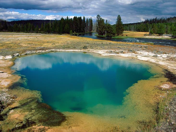 National Park USA - Morning-Glory-Pool,-Yellowstone-National-Park,-Wyoming.jpg